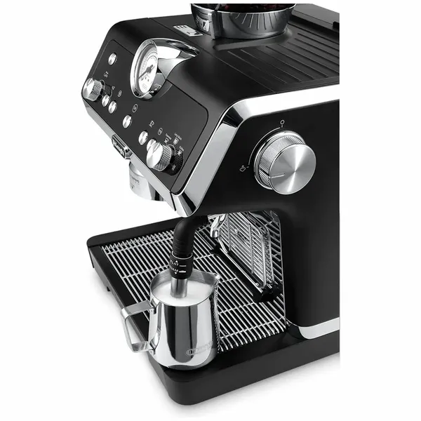 Delonghi La Specialista Coffee Machine Black EC9335BM