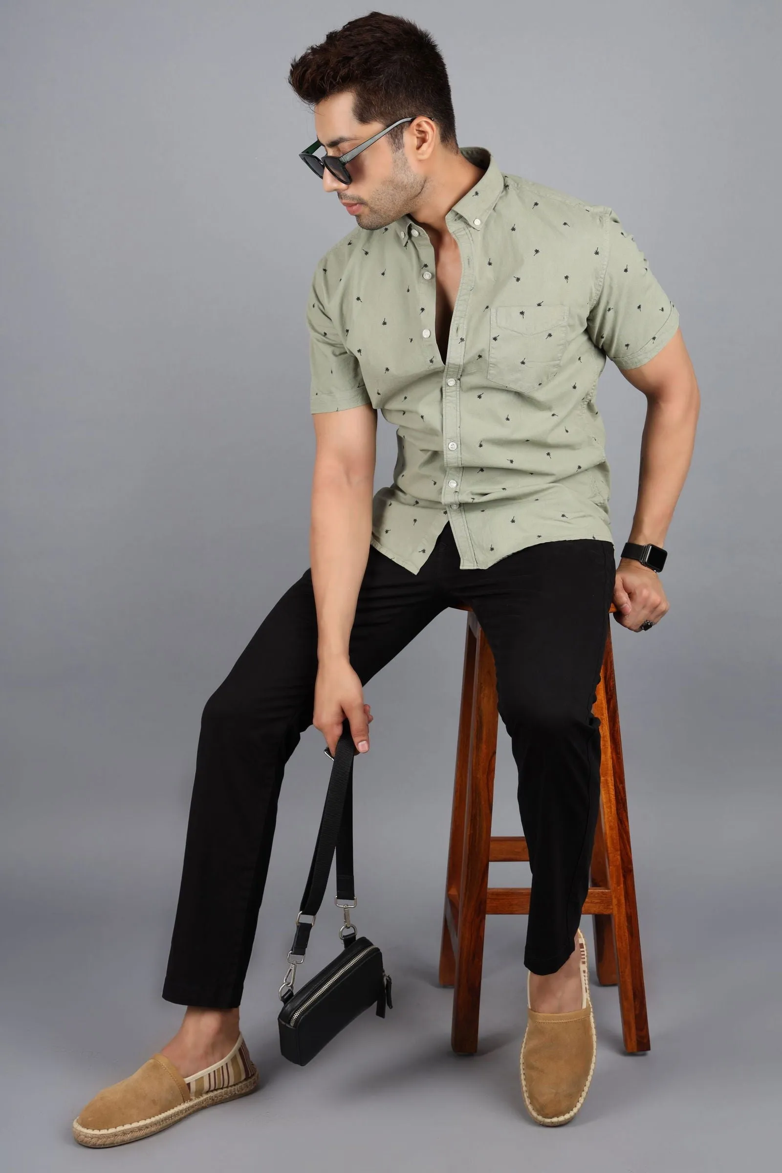 Men Taperedfit chinos Black color