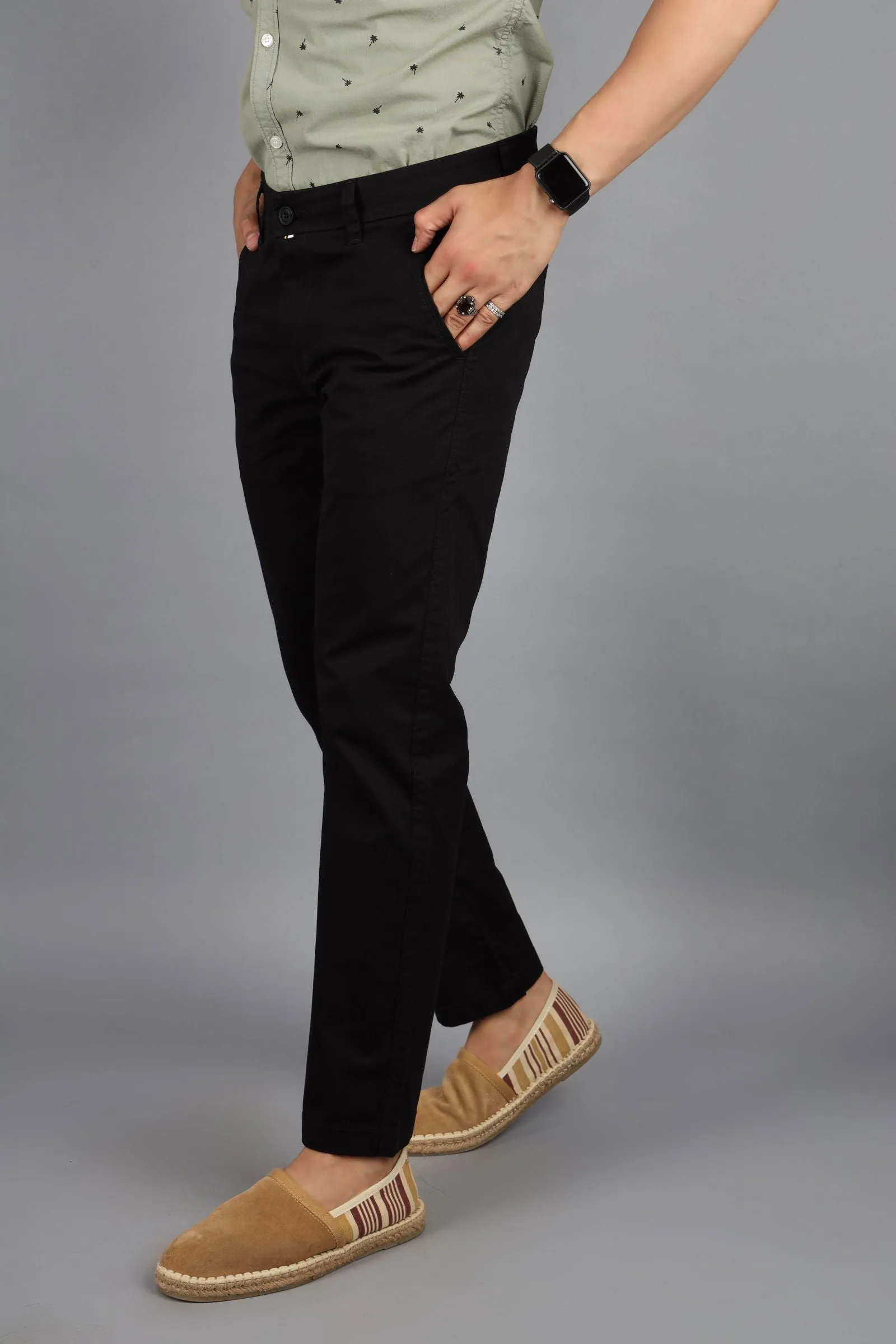 Men Taperedfit chinos Black color