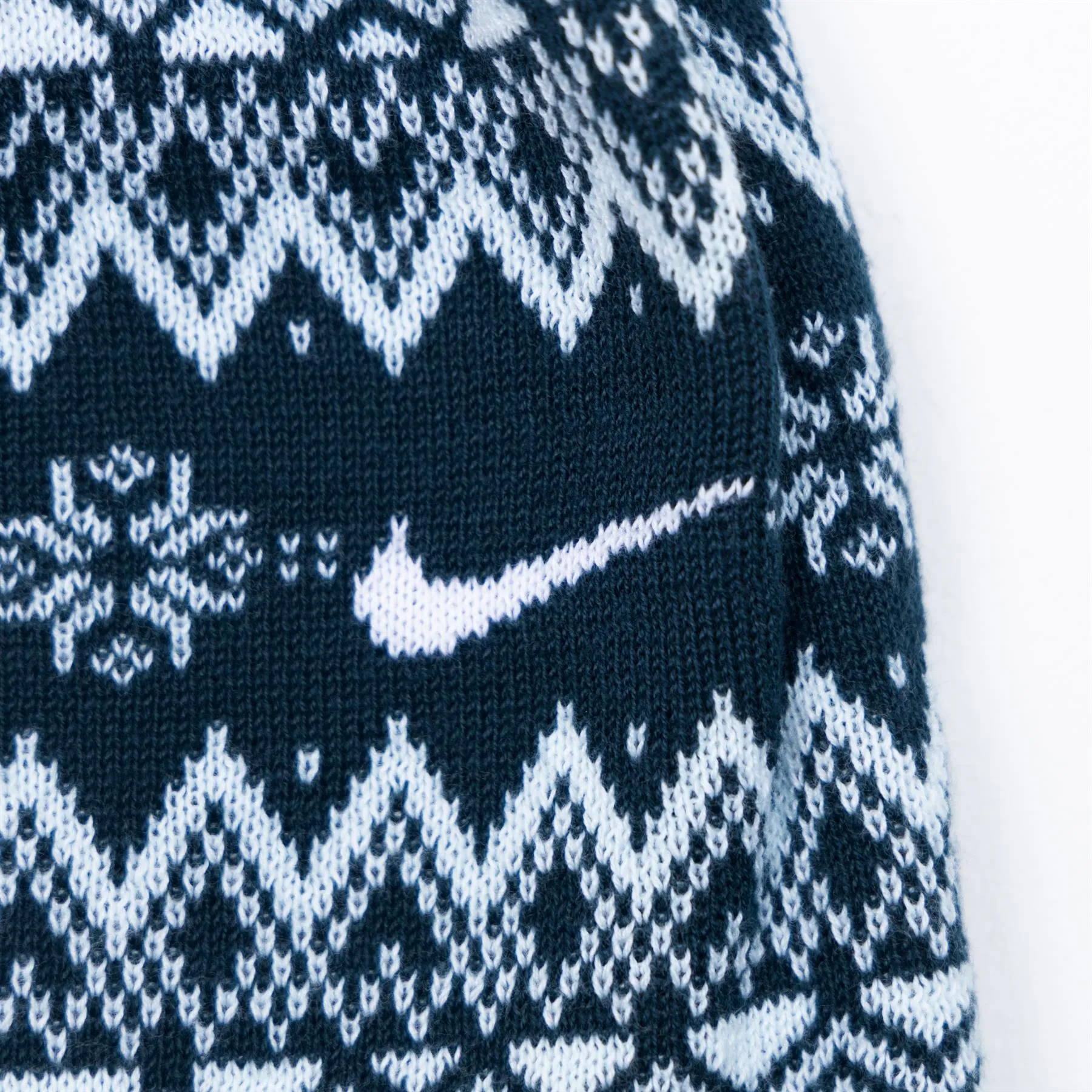 Peak Pattern Beanie Armory Navy/White - W24