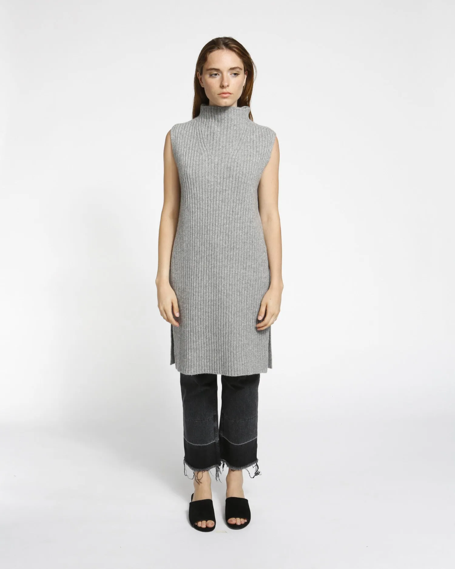 Sleeveless Ribbed Tunic in Grey