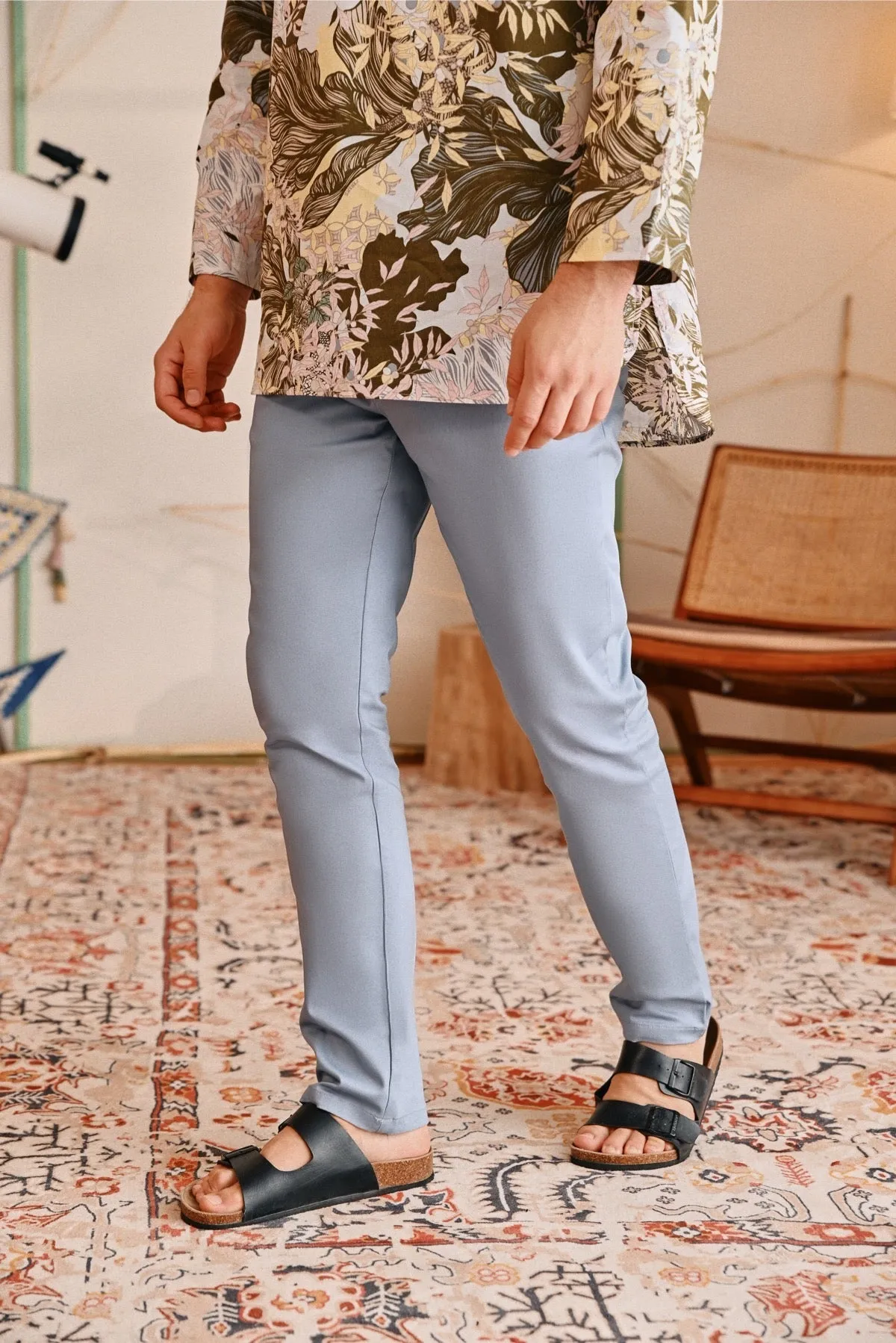 The Perfect Men Slim Fit Pants - Light Pigeon Blue